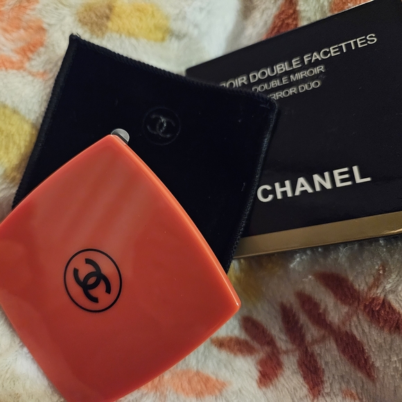 CHANEL Accessories - 🔥CHANEL 🔥  NIB 🔥 LIMITED EDITION Double Facettes Mirror Duo in Red